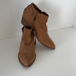 Dolce Vita 8.5 brown booties